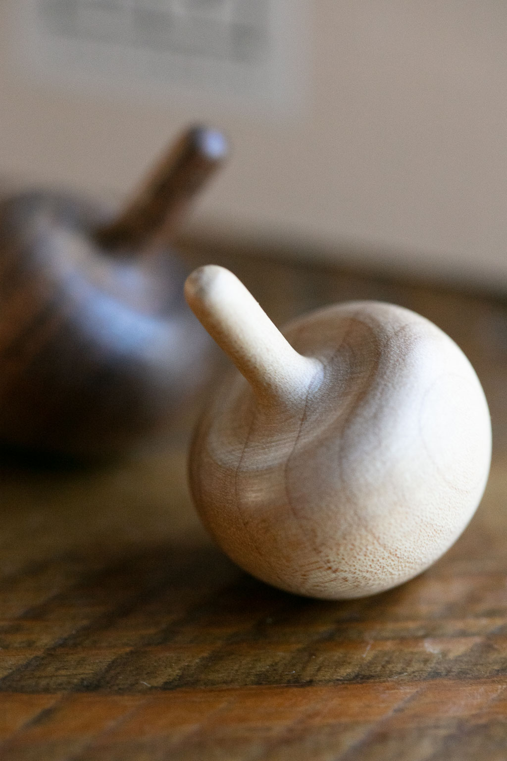 Kumamoto Wood Works Acorn Spinning Top Set