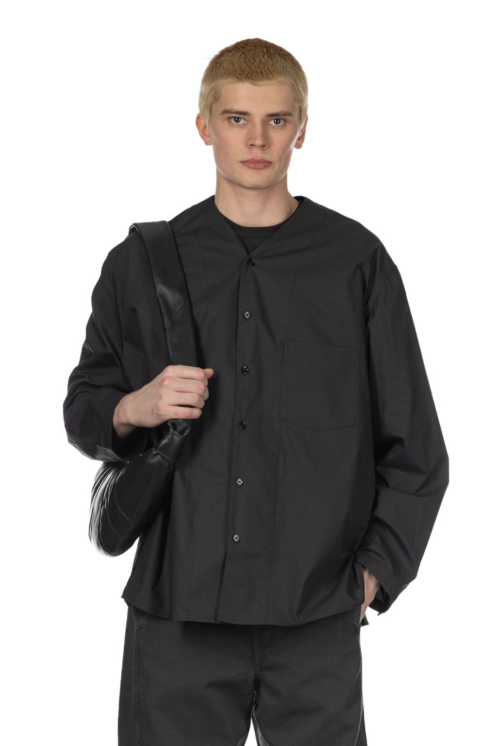 成田凌着用) LEMAIRE V-NECK SHIRT TOBACCO Lemaire | V Neck Shirt - Jet Black | Men | Blue Button Shop