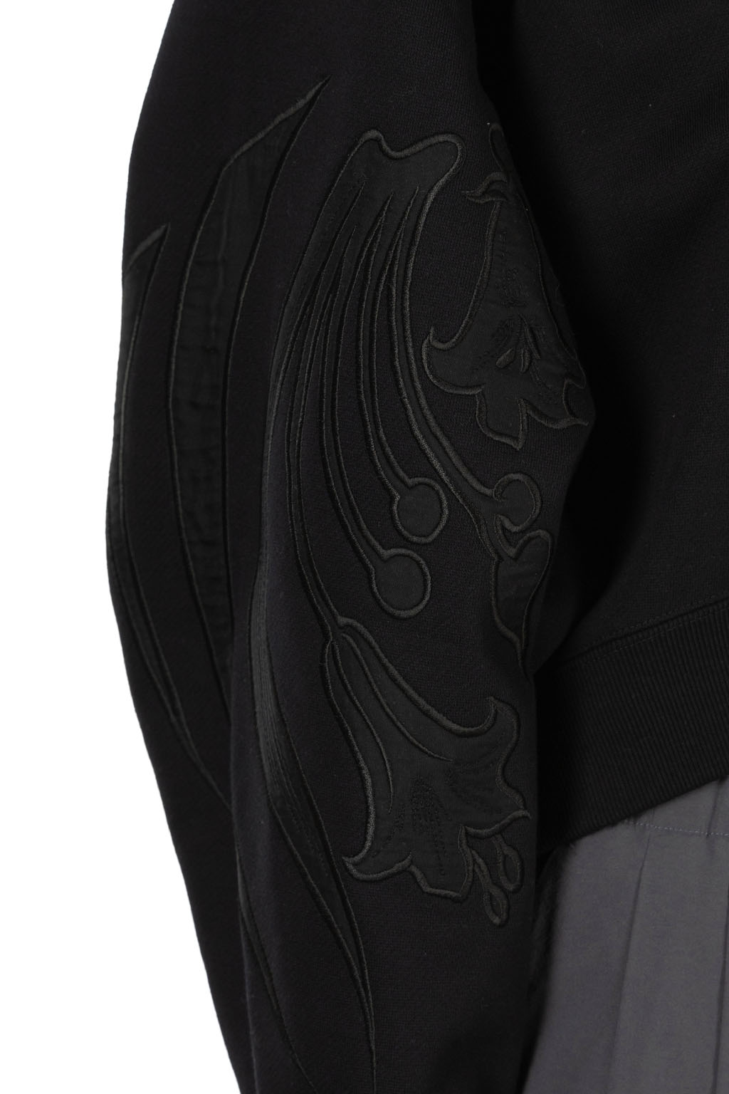 Mame Kurogouchi - Floral Embroidery Short Sweat Top - Black