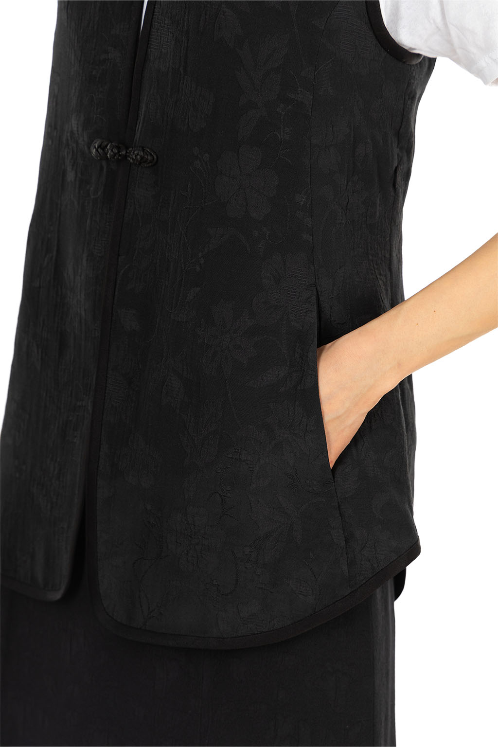 Mame Kurogouchi - Raised Jacquard Frog Button Vest - Black
