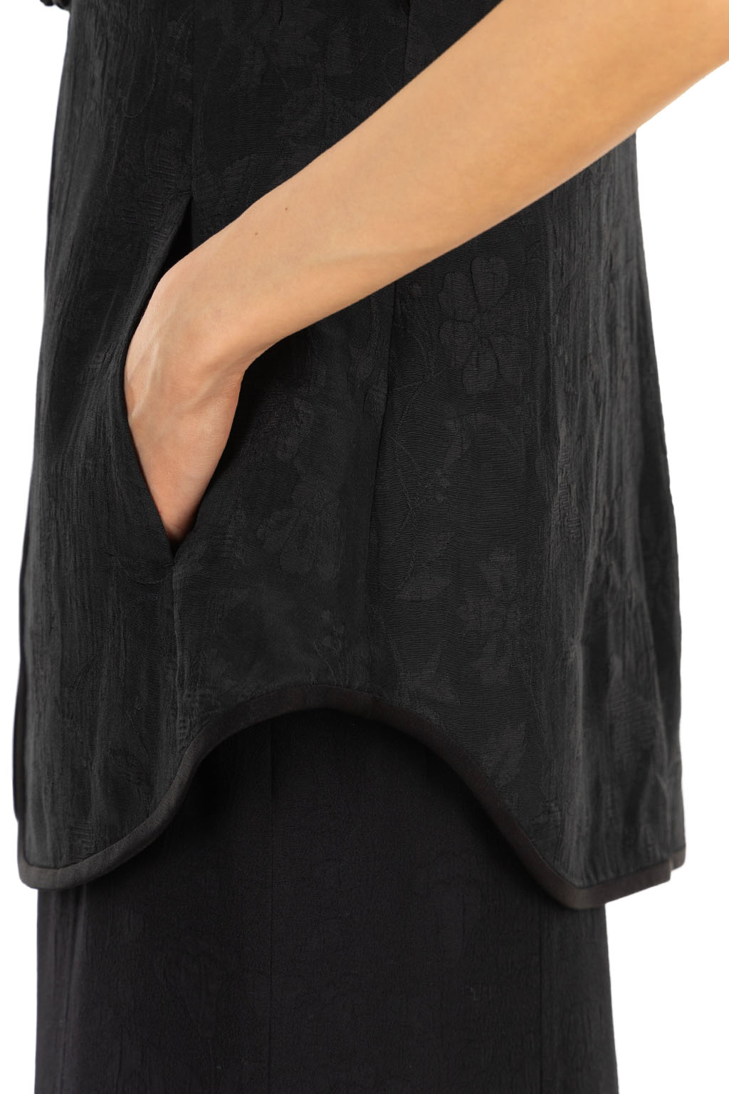 Mame Kurogouchi - Raised Jacquard Frog Button Vest - Black